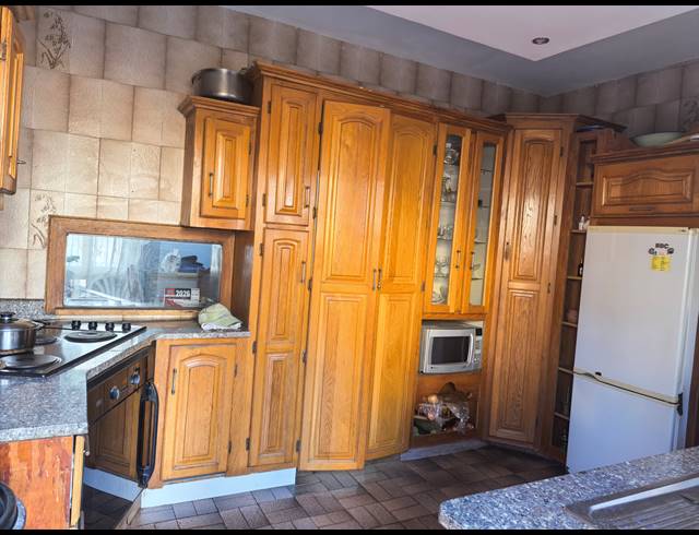 4 BEDROOM HOUSE TO LET IN UMLAZI V